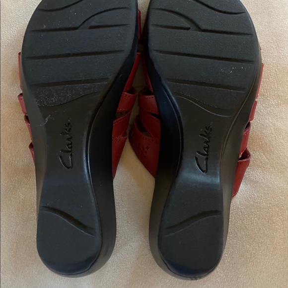 Clarks Bendable Slides - Picture 4 of 4